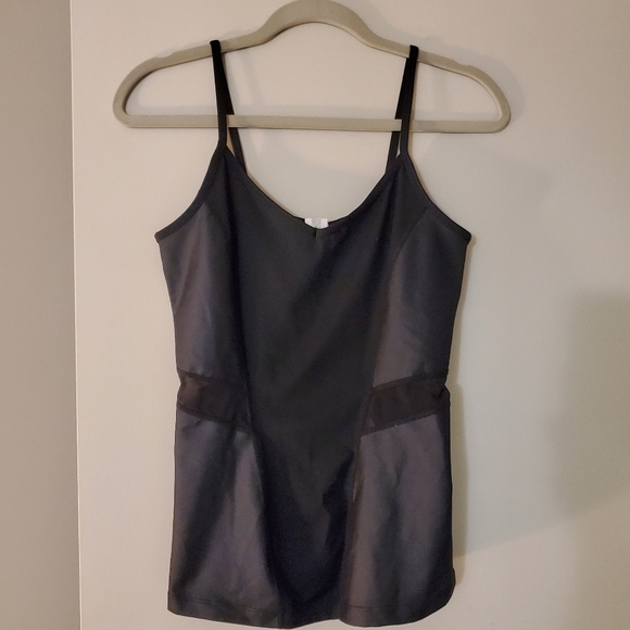 Black athletic tops - Picture 5 of 6